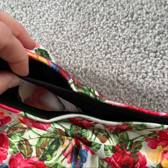 📦 MOVING SALE 🚛 LuLaRoe FEARLESS floral workout capri leggings Size M - Picture 6 of 8